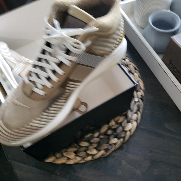 Lebron X JE Icon QS - Picture 3 of 4